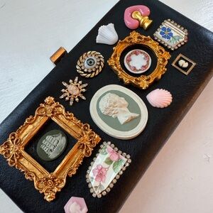 NWOT RARE VINTAGE COLLAGE CLUTCH ✨🖤